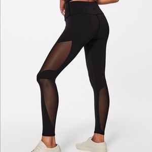 Black Lululemon Reveal Leggings